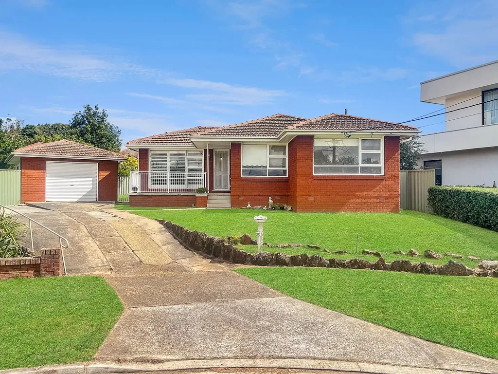 THREE BEDROOM FAMILY HOME AT THE END OF CUL-DE-SAC