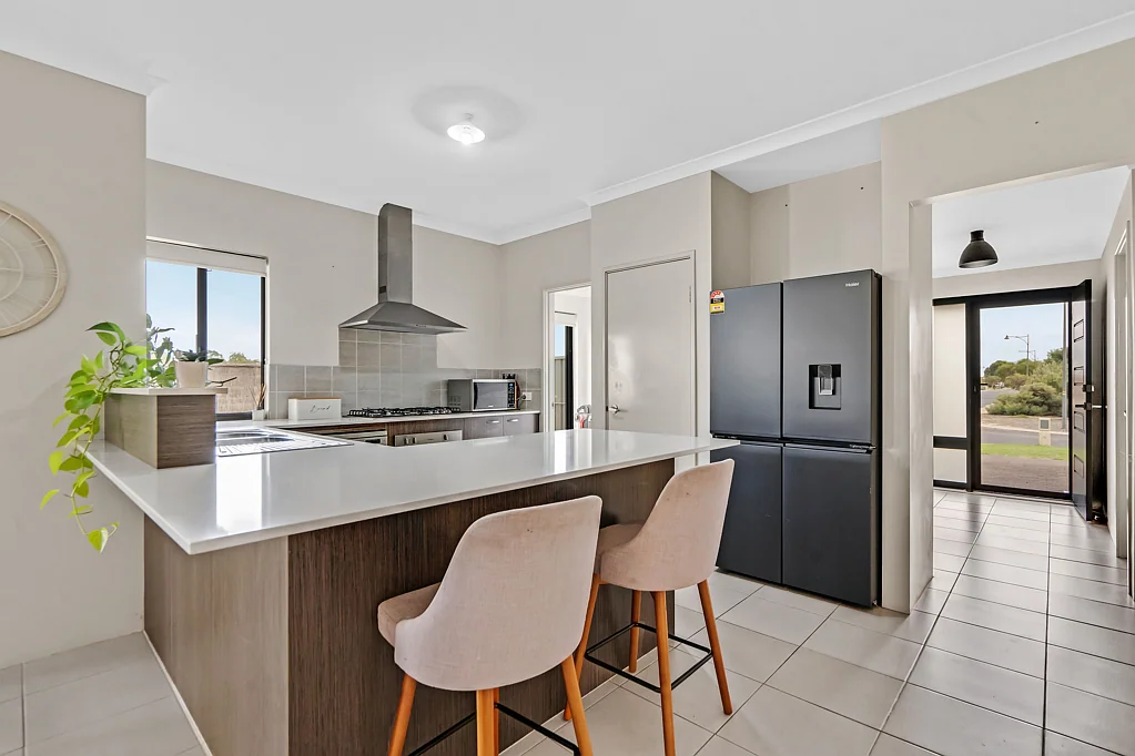 4b Hatfield Way, Millbridge, WA 6232