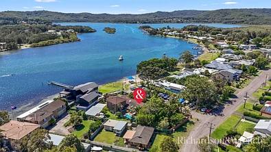 Empire Bay 4 Bedroom Wake Up to Water Views. Walk to the Village. Live the Lifestyle.