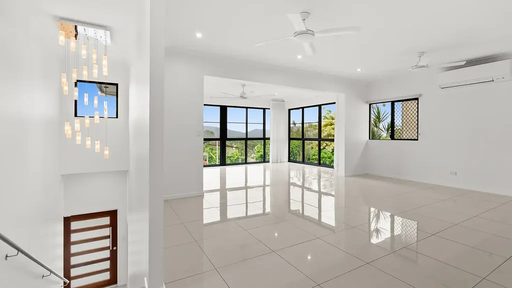 EXECUTIVE FAMILY HOME IN SOUGHT AFTER LOCATION