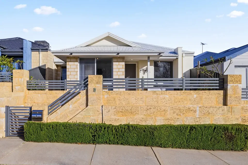Baldivis 3部屋 Why: Because minimal maintenance design meets contemporary living in this centrally placed and park facing property