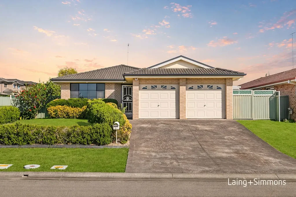 Glenmore Park 4Moenga Spacious family home set on an elevated corner block