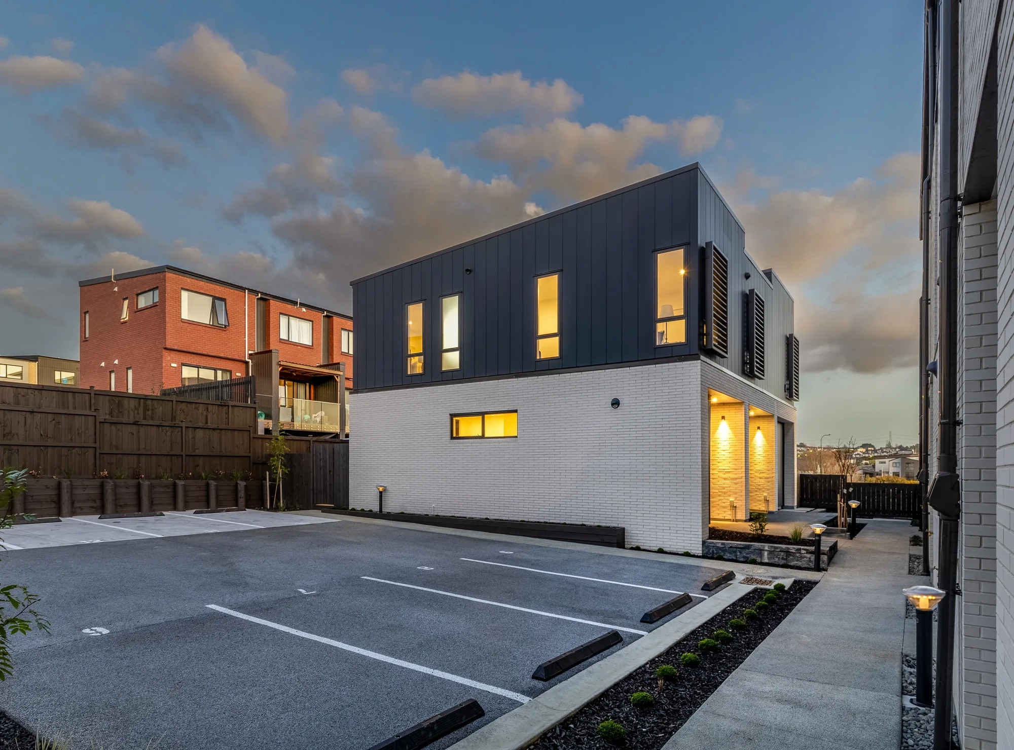 Flat Bush 3ห้องนอน Freehold Corner Living | CCC & Title Issued