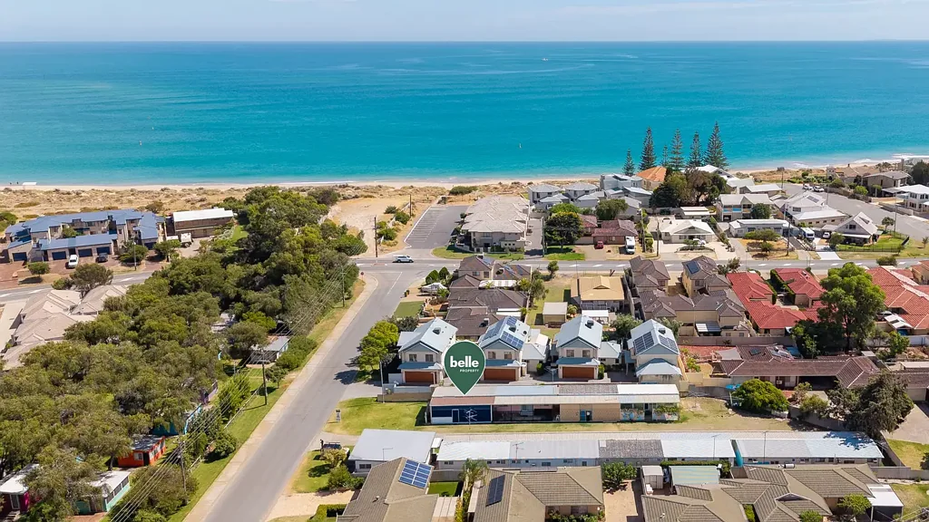 Mandurah 2 Slaapkamer Very neat & tidy fully renovated beachside unit - walk to the beach.