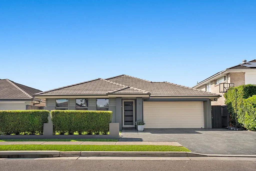 Cranebrook 4 Bedroom Contemporary Family Living in Waterside Estate