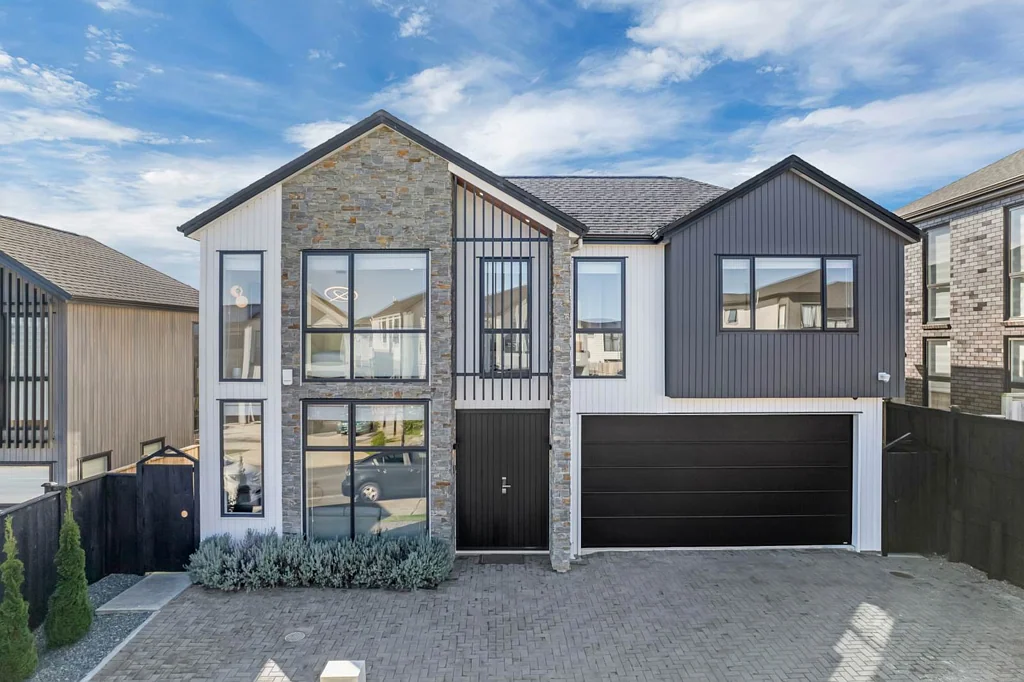 Flat Bush 7غرفة نوم Modern Family Living – 7 Beds + Income Potential
