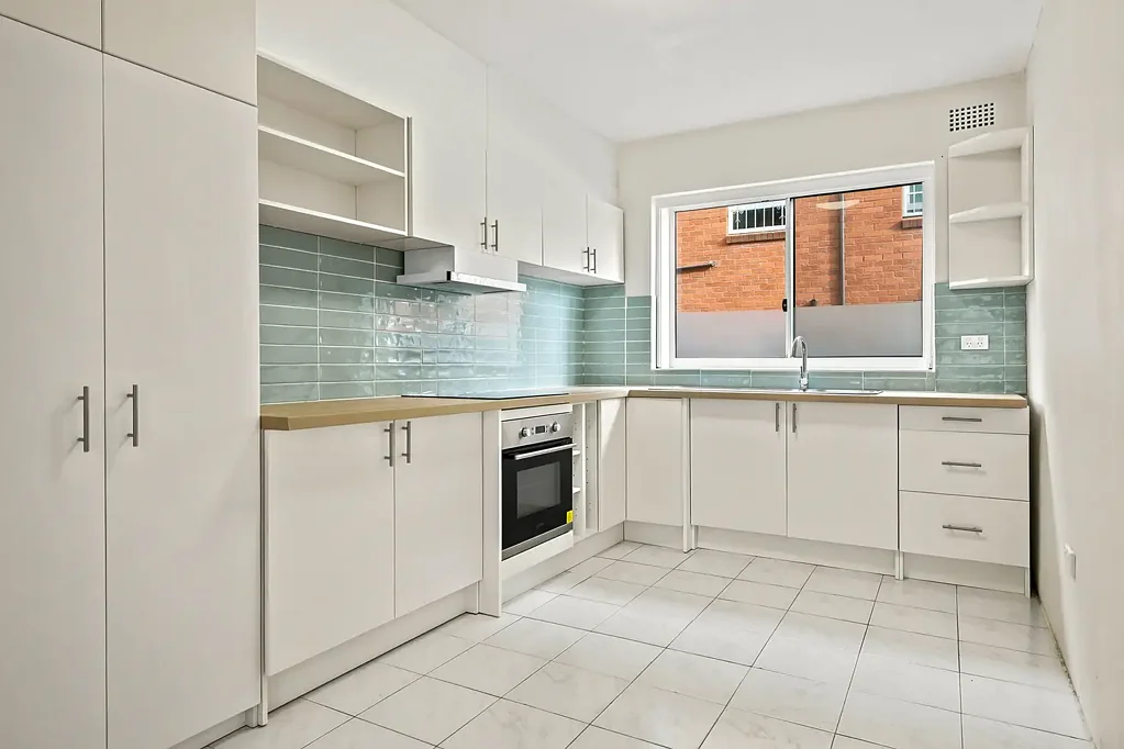 Ground Floor Unit with Brand New Kitchen