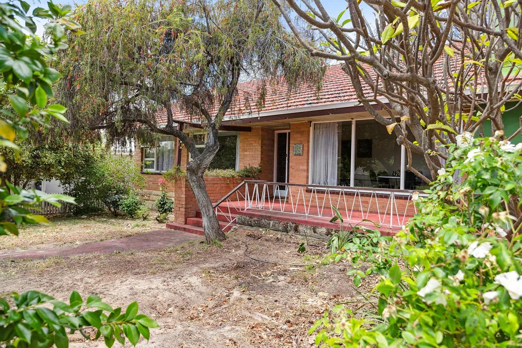 18 Holman Street, Melville, WA 6156