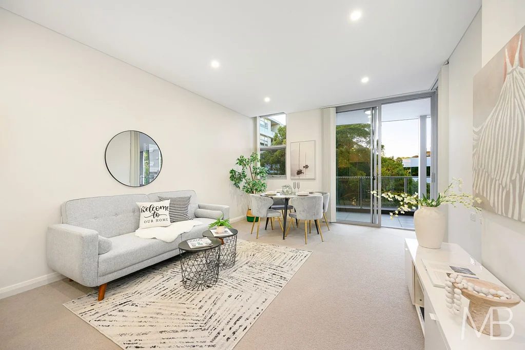 Sunny Apartment With Spacious Entertaining Terrace