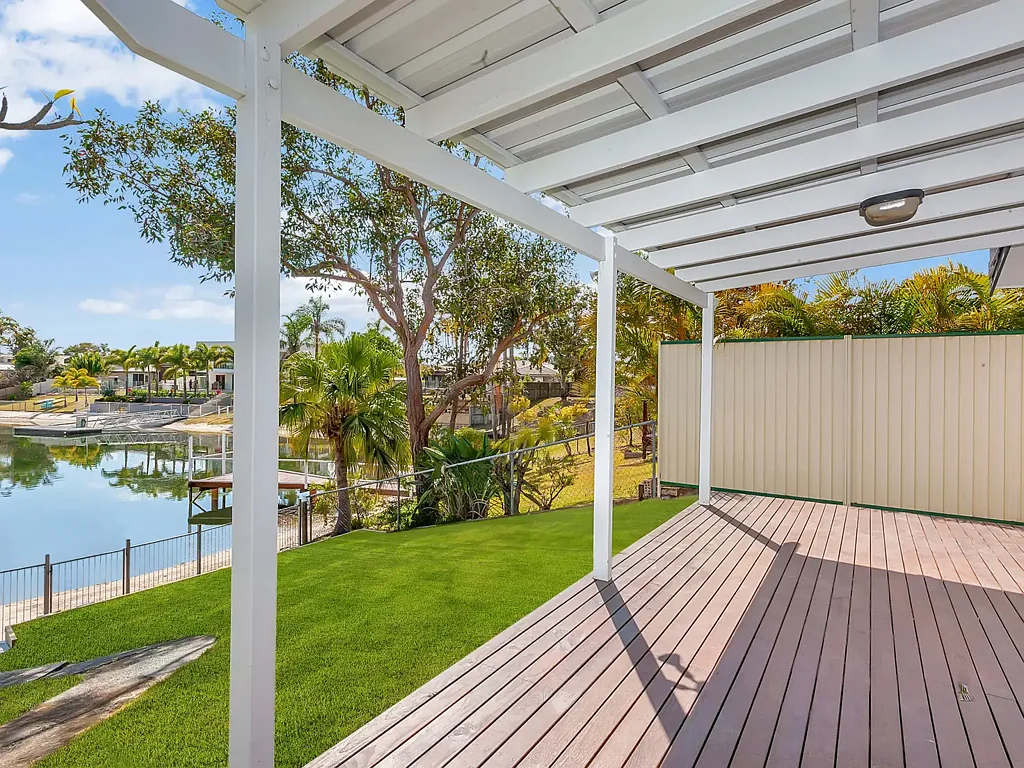 Beautifully Renovated Waterfront Family Home!