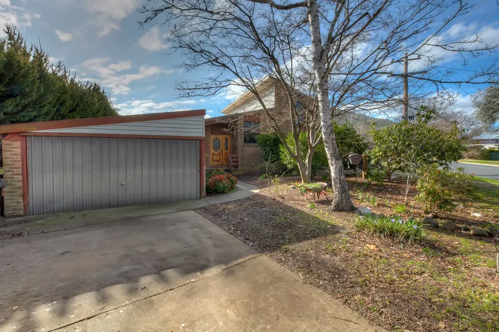 17 Toorak Road, Bright, VIC 3741