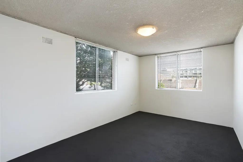 Refreshed studio in ideal locale