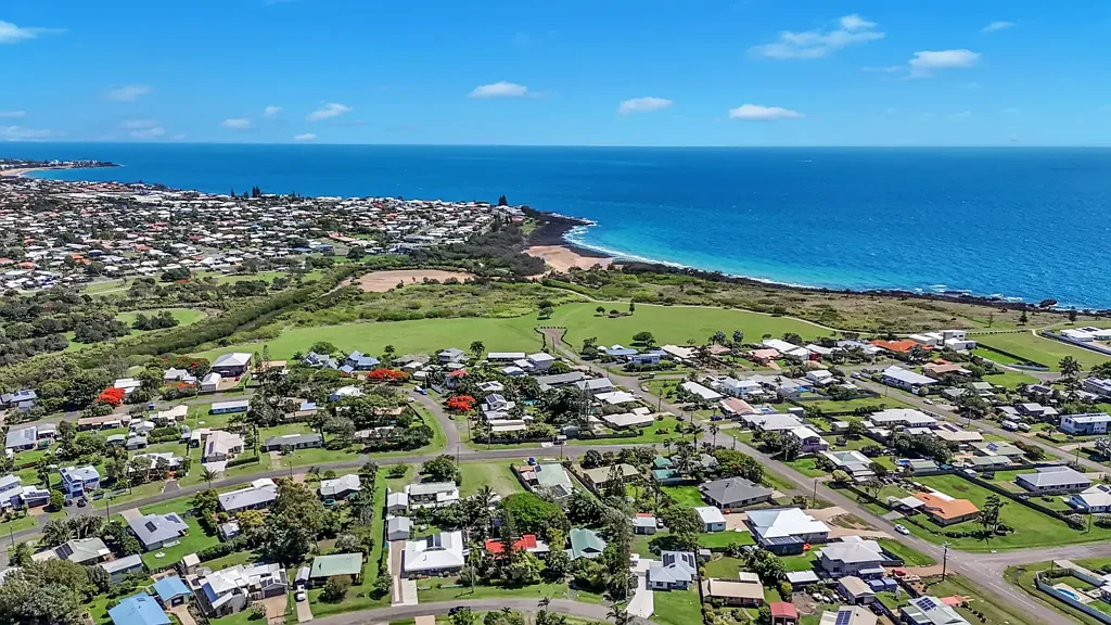 Innes Park 3ਬੈੱਡਰੂਮ COASTAL 3 BEDROOM HOME ONLY 600 METRES TO THE BEACH