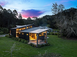 581 West Coast Road, Oratia, Waitakere City