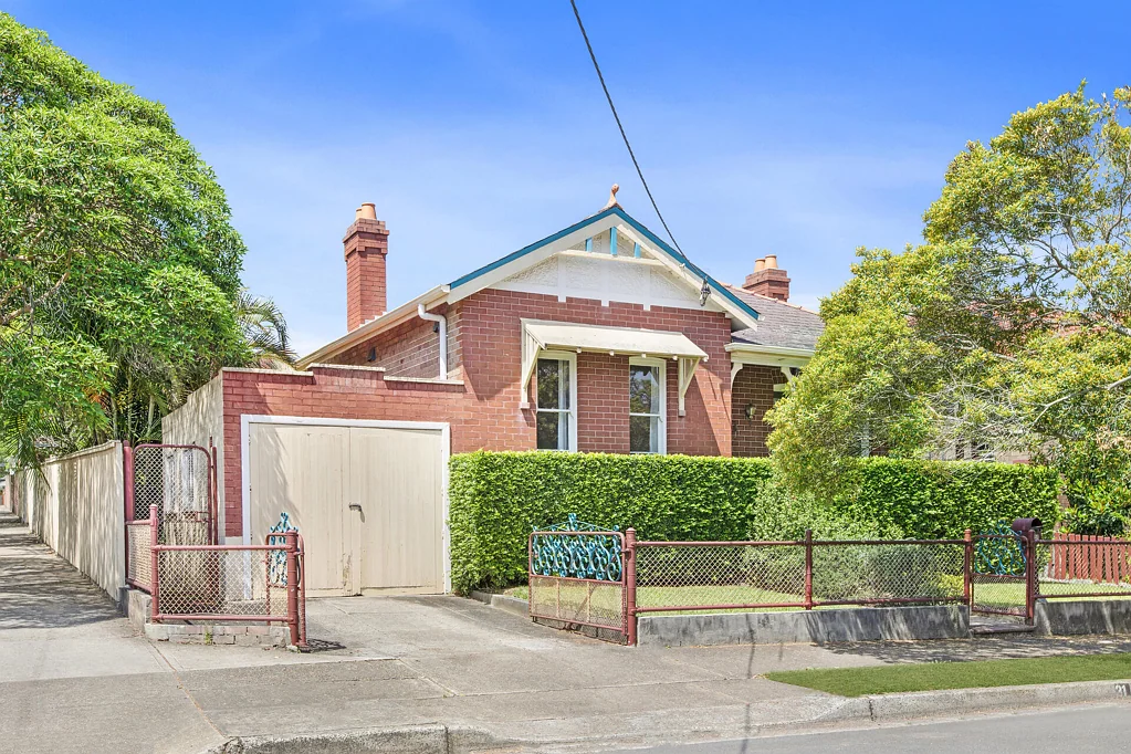 Family Living in a Prime Location of Russell Lea