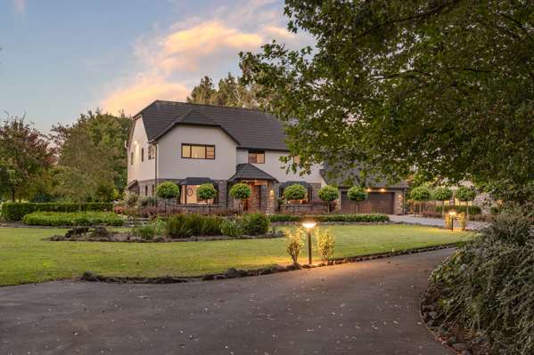 Hoon Hay 4房  Tudor Oaks: An Estate of Perfect Proportions