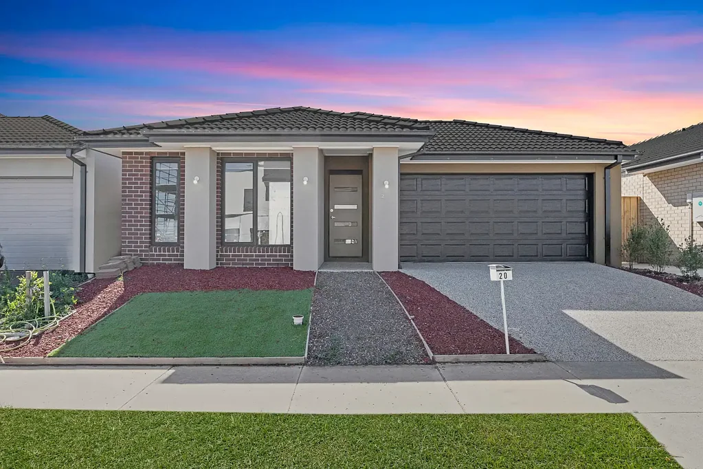 Stunning 4-Bedroom Family Home in Prime Tarneit Location!!
With 2 Living Areas...