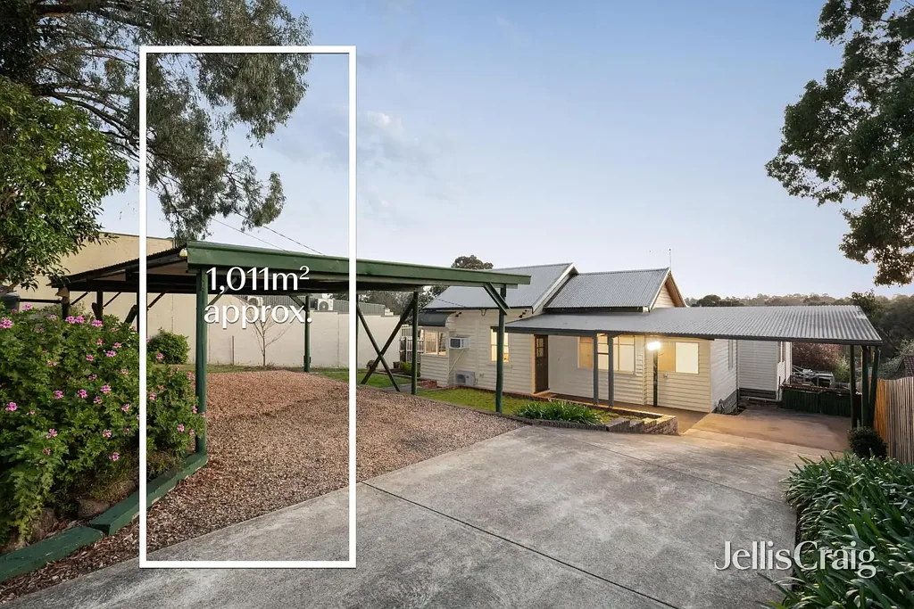 Briar Hill 5 Slaapkamer Spacious living, exciting future potential on 1011sqm