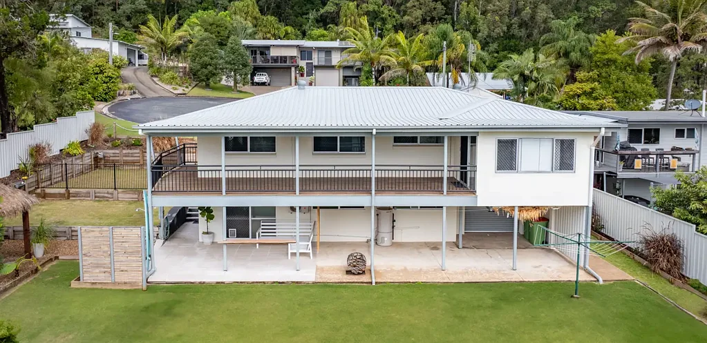Rainbow Beach 3ਬੈੱਡਰੂਮ Dual Occupancy Potential, Investor or Airbnb in the heart of Rainbow Beach