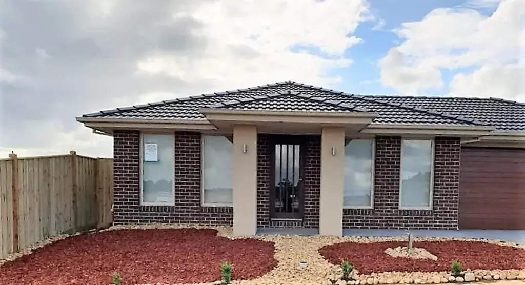 YOUNG-AGED FOUR BEDROOM HOUSE IN WARRAGUL !