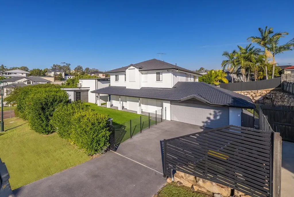 Luxurious Living in Bridgeman Downs - Your Dream Home Awaits!