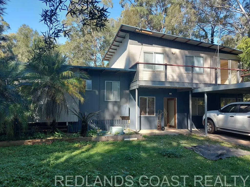 Lovely three bedroom townhouse with a leafy outlook