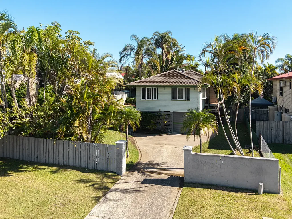 Clontarf 4房 607平米地块 四卧宽敞 室内泳池 便捷生活 亲子乐园 水岸近邻 Family Comfort, Outdoor Fun & Endless Lifestyle Appeal