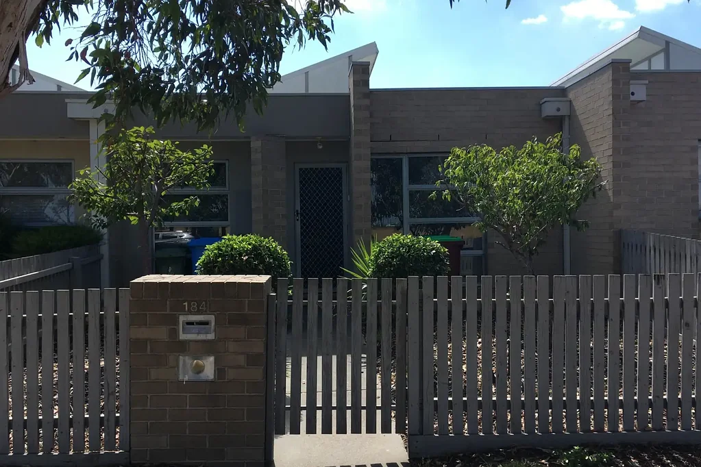 FRESHLY PAINTED - 2 BEDROOM PLUS STUDY PARK SIDE LIVING!