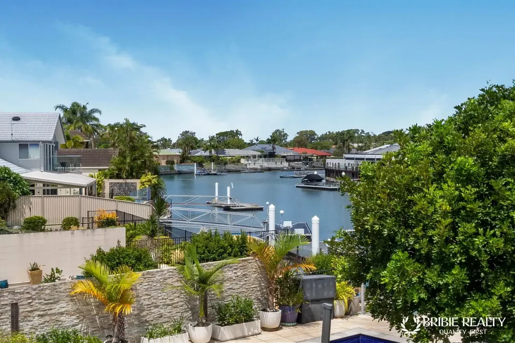 Banksia Beach 3chambre Waterviews + Triple Car Garage