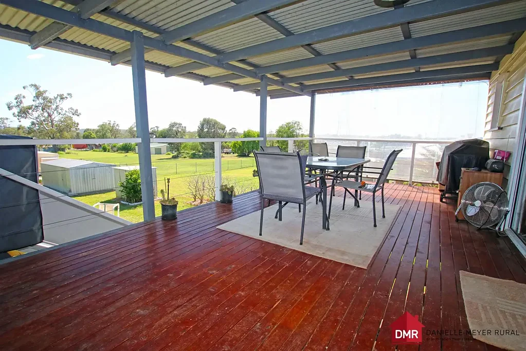 Mundubbera 4房  Family Home with a Teenagers Retreat