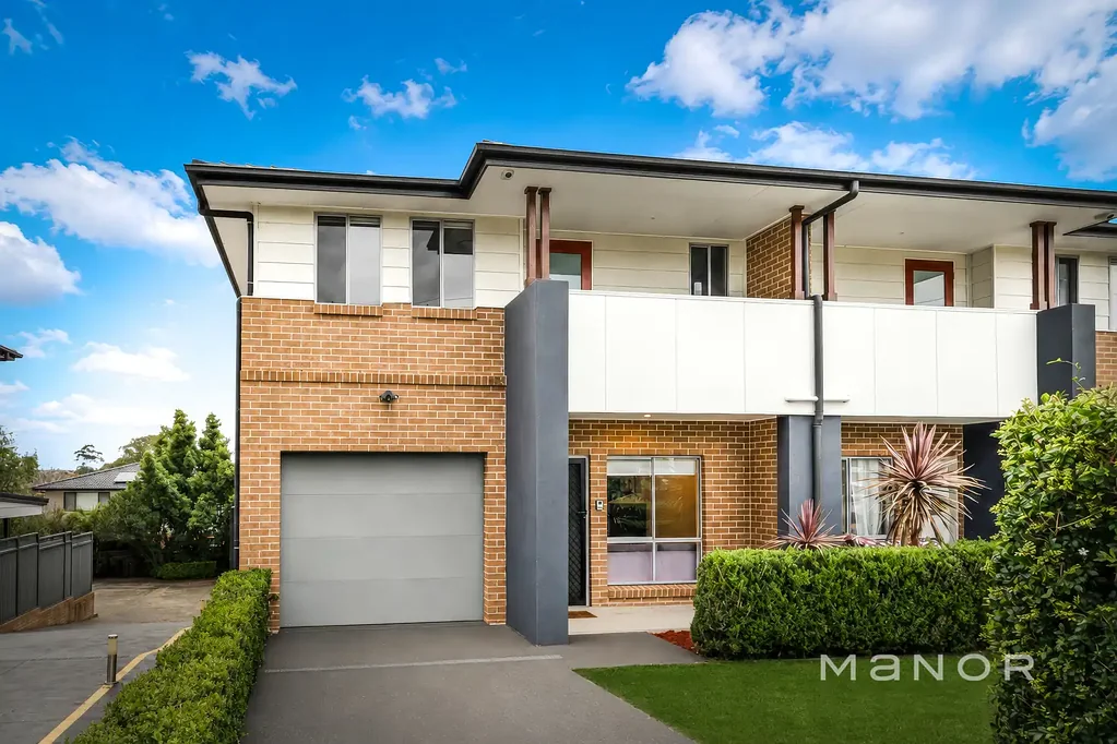 Kings Langley 3침실 Modern Townhouse with Street Frontage | Walk to City & Parramatta Buses