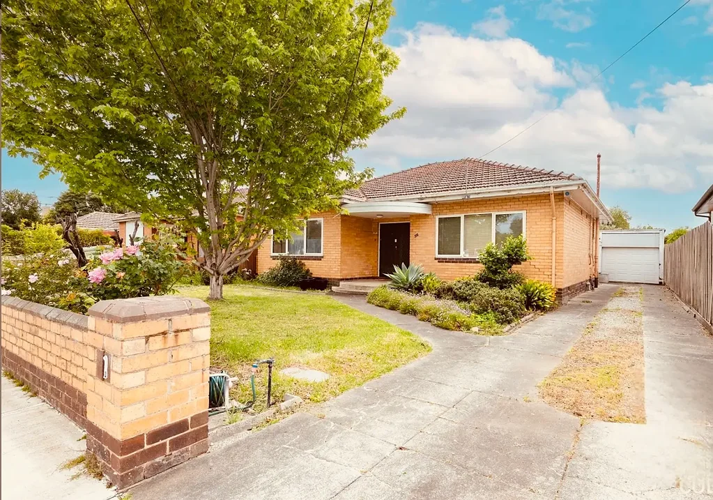 Maribyrnong 2 Bedroom Prime location with large land