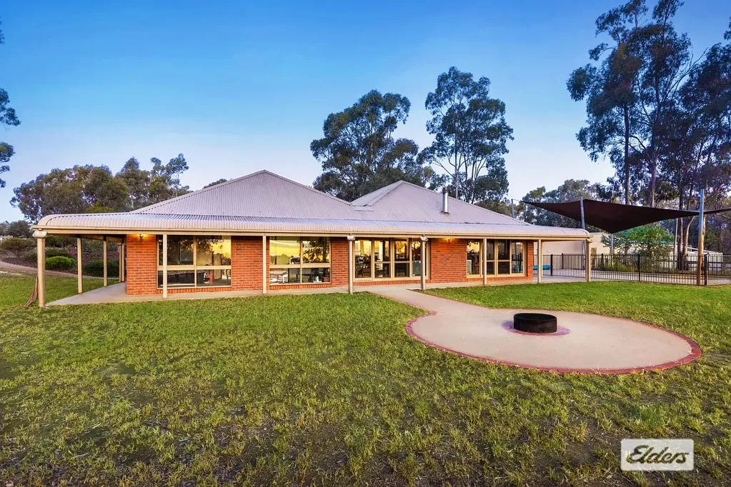 Axedale 5બેડરૂમ SPRAWLING COUNTRY HOMESTEAD ON 40 ACRES PERFECT FOR ENTERTAINING