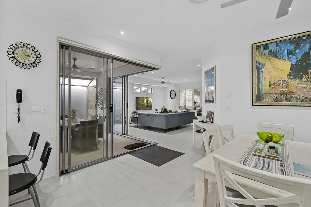 Arundel 3Zimmer Spacious Living with a Private Enclosed Alfresco