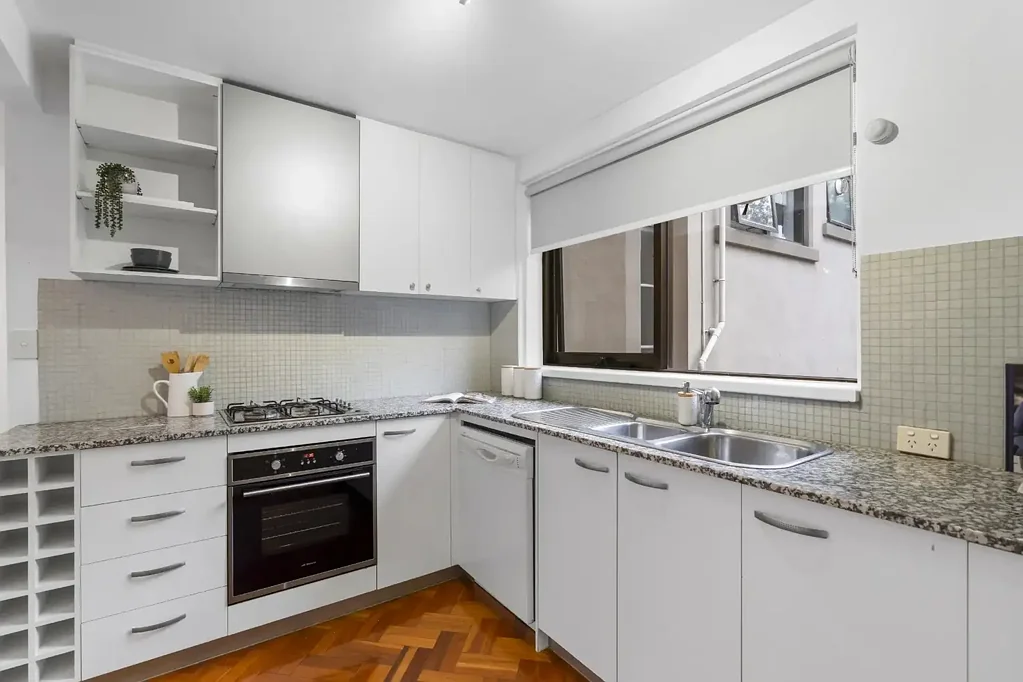 Leafy Living in the Heart of Richmond!
*Permit Parking Available*