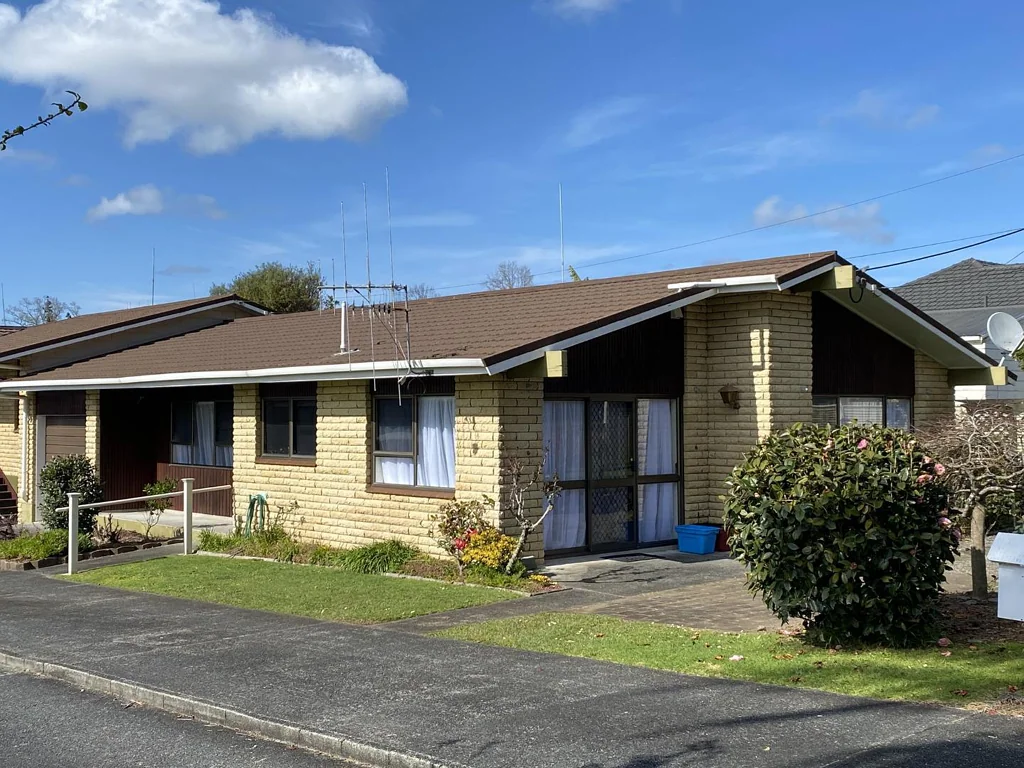 Spacious unit just minutes from town