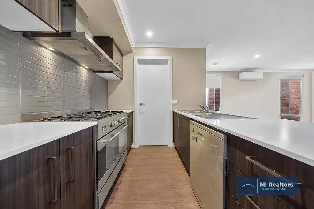 6 Hart Crescent, Brookfield, VIC 3338