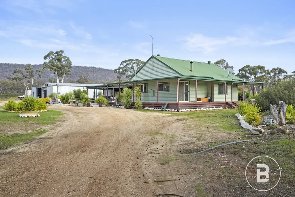 Redbank 4 Bedroom Country Living on 20 Acres – Home, Studio & Lifestyle
