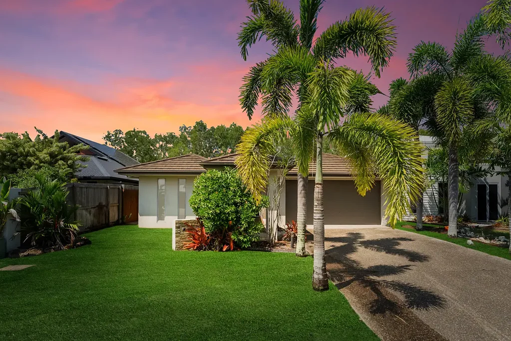 Fully Self Contained - Quintessential coastal living in the exclusive Bluewater Estate