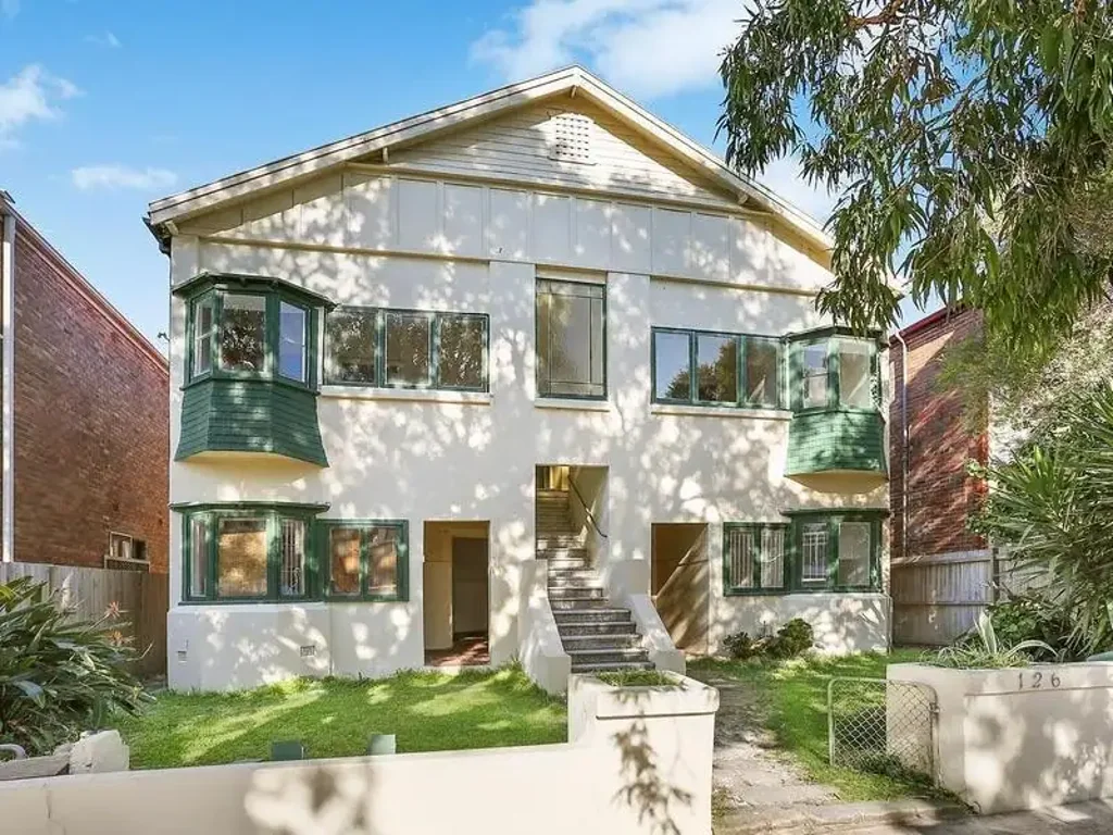 1 BED + STUDY - SHORT STROLL TO BONDI BEACH & SHOPS