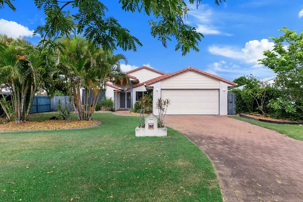 52 Bowerbird Avenue, Eli Waters, QLD 4655