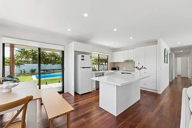 Labrador 5 Slaapkamer Renovated family entertainer just moments from the Broadwater