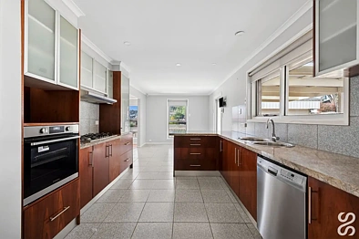1 Panorama Cl, Bundoora, VIC 3083, 4 Kuwarto, 2 Banyo, House