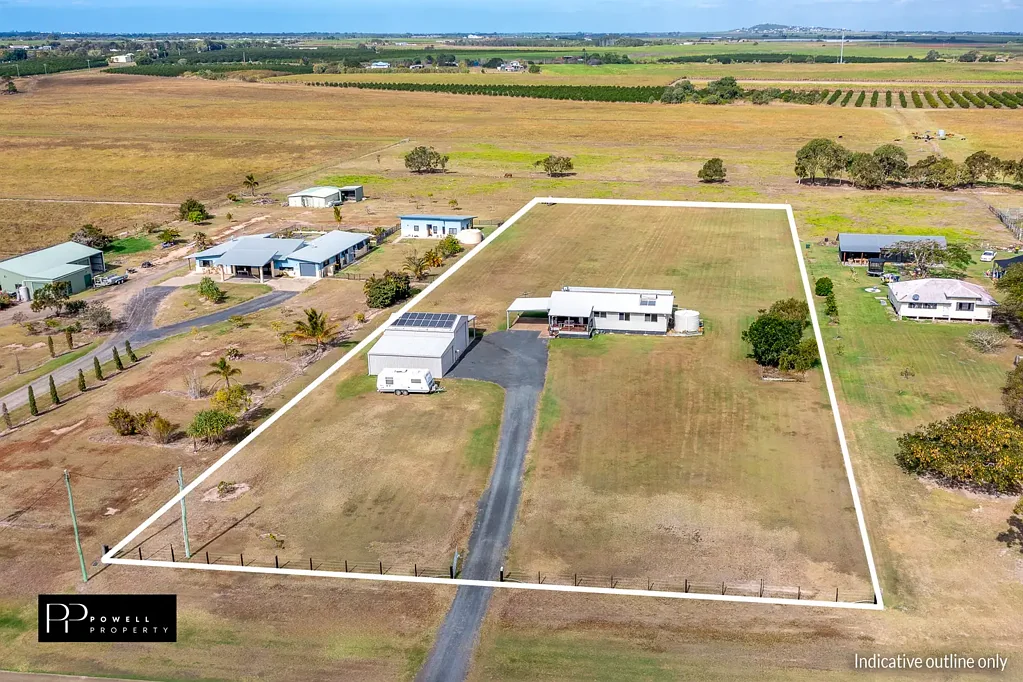 Burnett Heads 3Phòng ngủ Pre Market Opportunity - Acreage, Sheds & Subdivision Potential – Coastal Living on Nearly 1 Hectare!