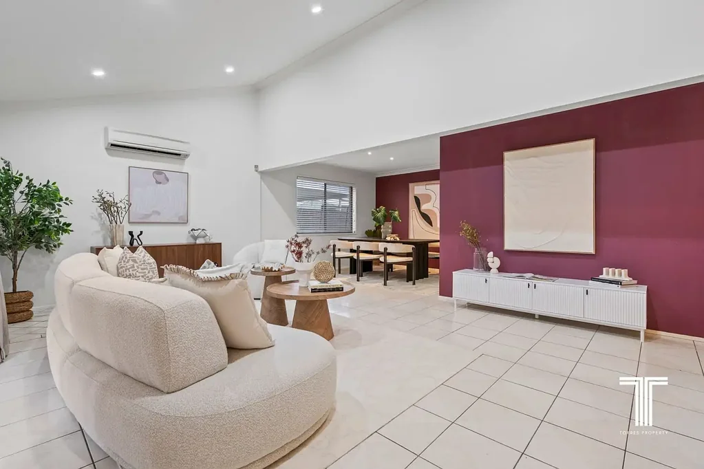Wishart 4房 Mansfield学区 700m²宽地块 游泳池 多个生活区 高天花板 自然光线 翻新潜力 家庭功能 Family Living with Endless Potential on 621m² in Mansfield State High Catchment