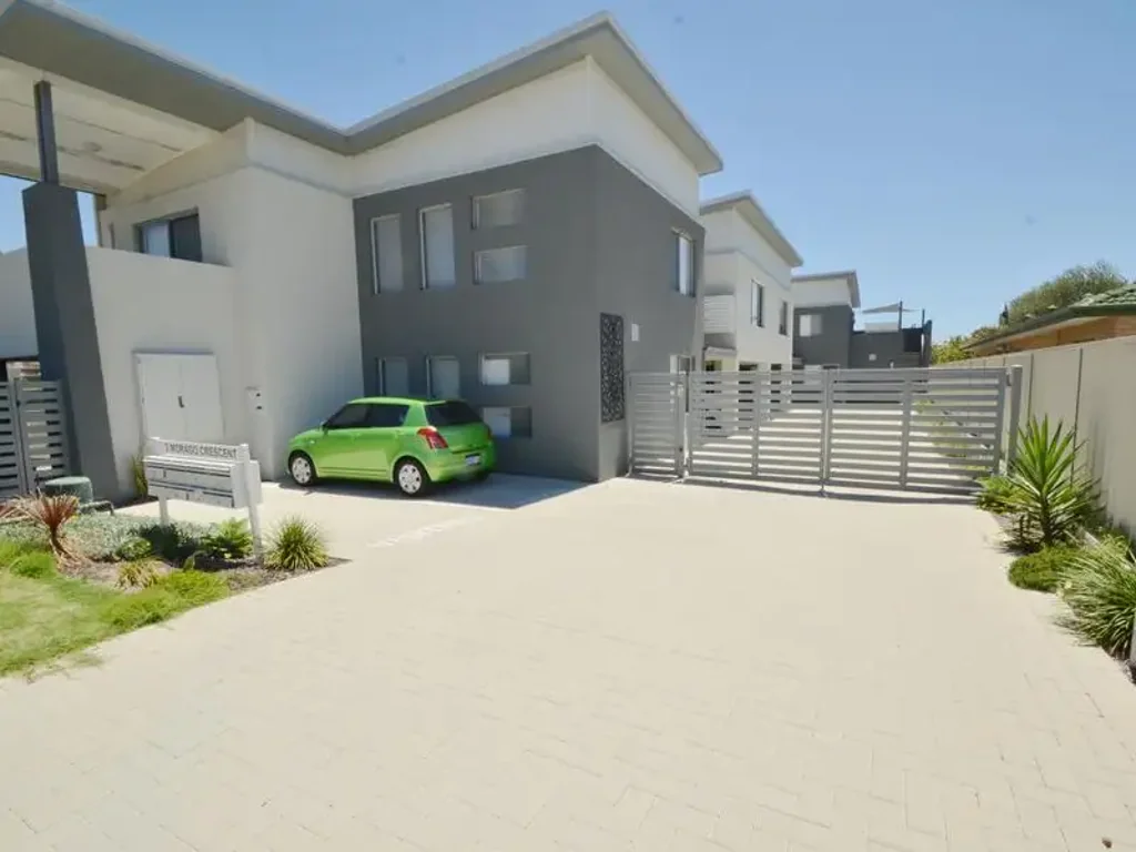 Modern Apartment in Prime Cloverdale Location