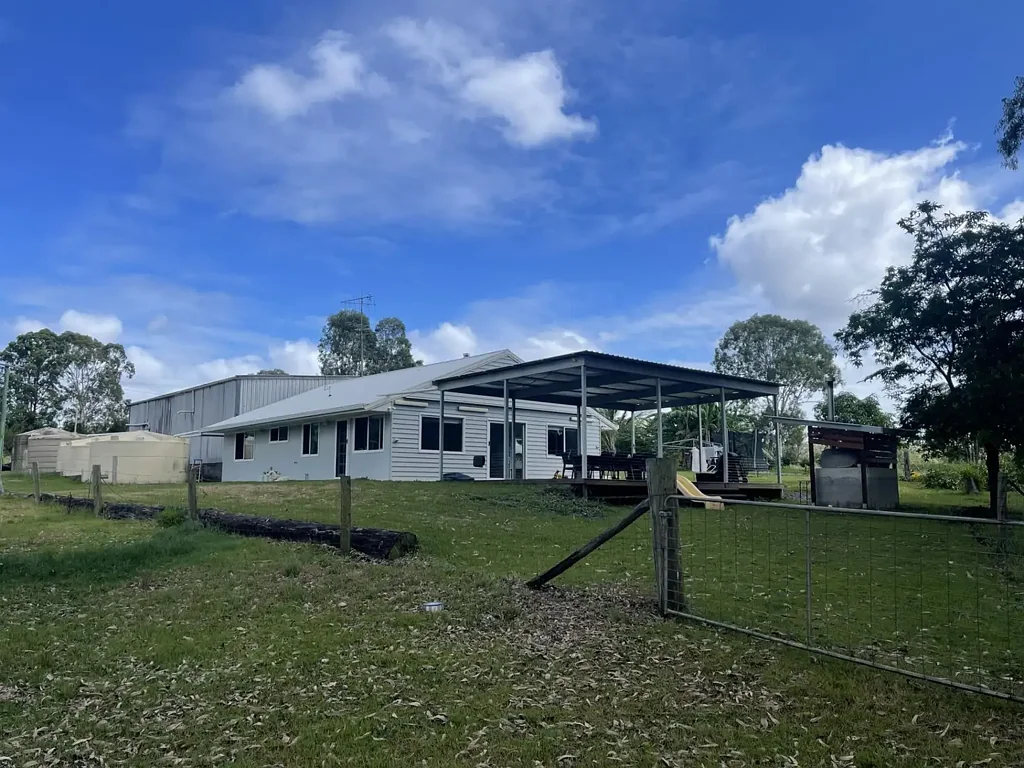 PRIVATE ACREAGE LIVING- MODERN COMFORTS & COUNTRY SERENITY