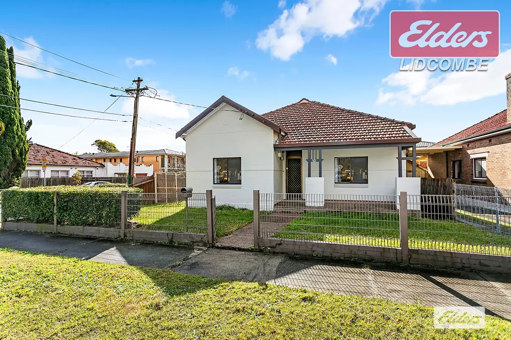 Lidcombe 3房 全砖住宅坚固  三卧带内置柜  现代厨房石英台面  家庭办公室灵活  宽敞转角地块  步行便利生活 Prime Location – Full Brick Family Home on Corner Block