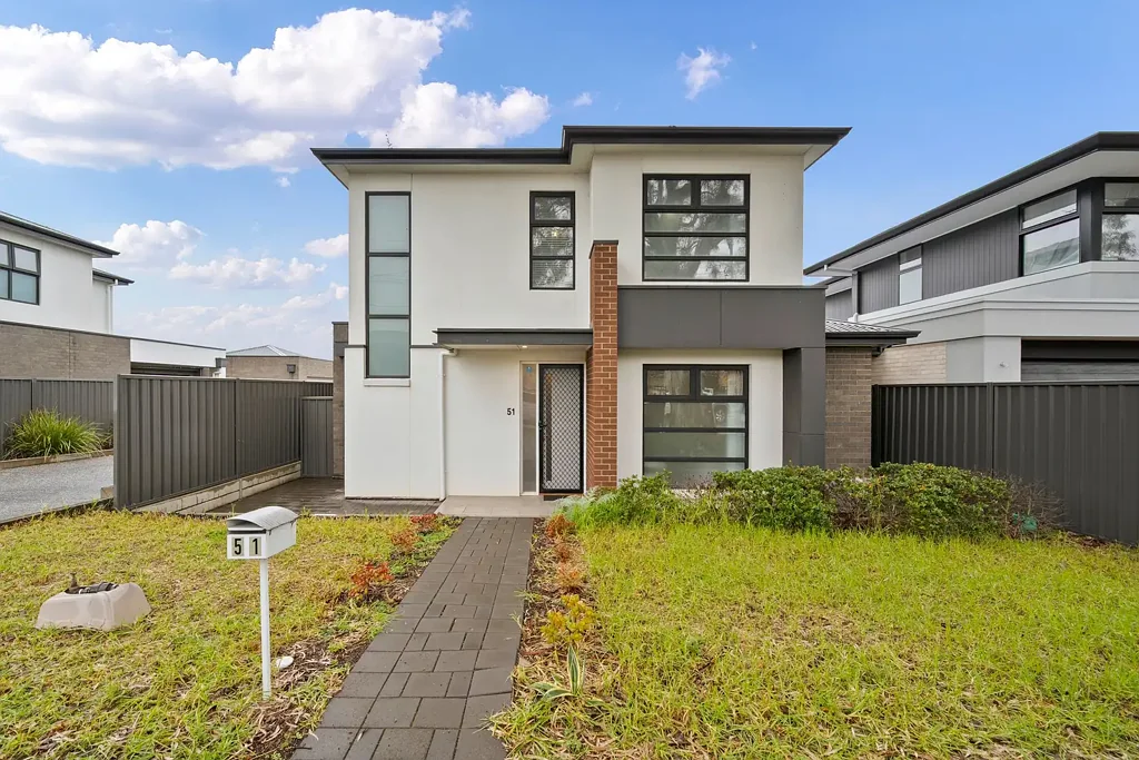 Vale Park 3 Slaapkamer Light, Lifestyle & Room to Grow in a Prized Eastern Pocket.