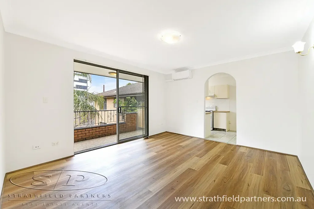 Bright 2 bedroom unit